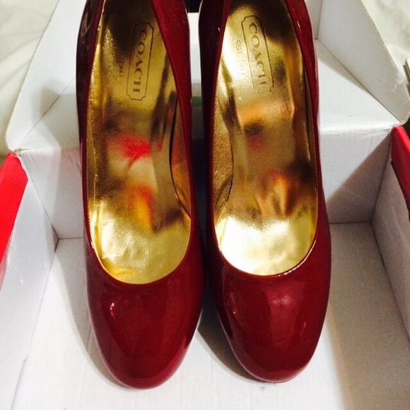 Coach pumps