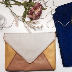 ✨HP✨ NWT Banana Republic Leather Clutch