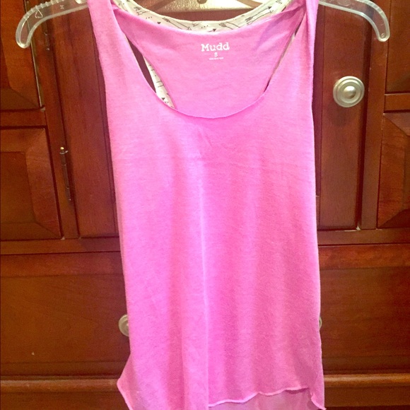 SET OF 2 tank tops.