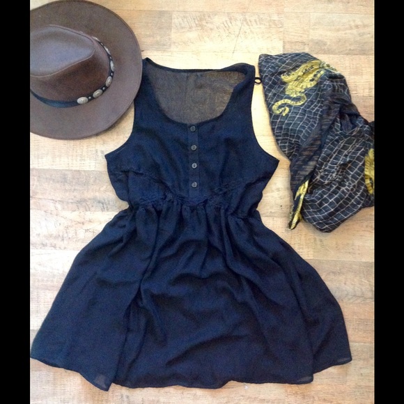 Express Black Dress with built-in Slip - Picture 3 of 4