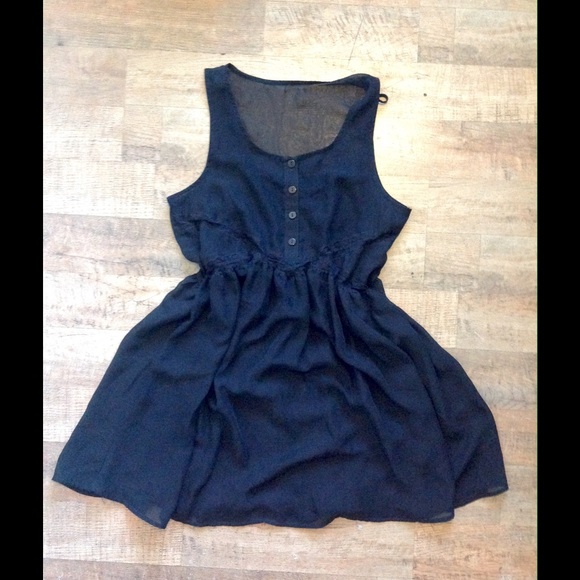 Express Black Dress with built-in Slip - Picture 4 of 4