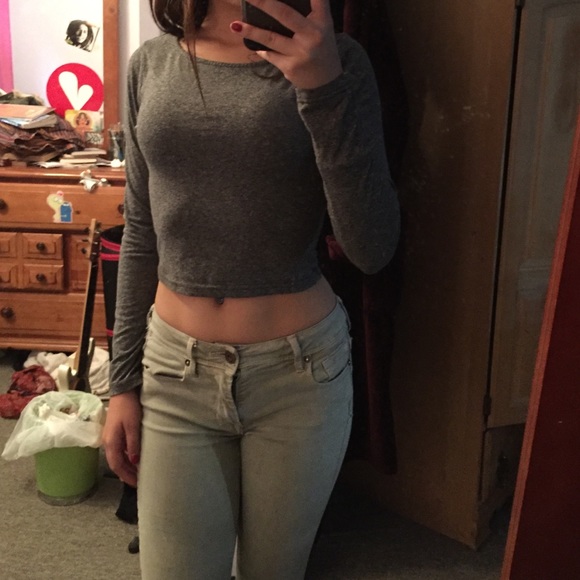 Grey long sleeve kinda crop top, only worn once - Picture 2 of 2
