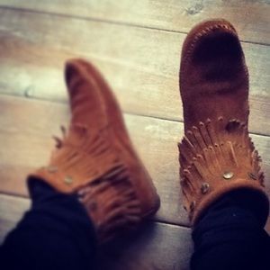 Minnetonka 2 Layered Fringe Boots