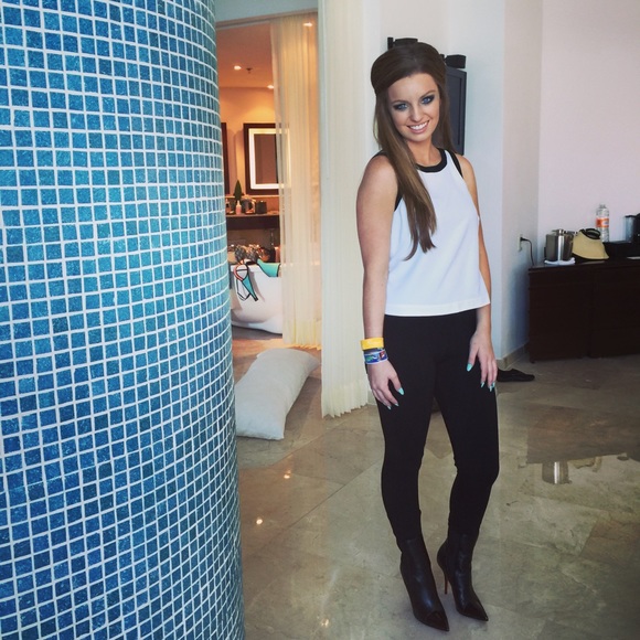 Meet your Posher, Taylor - Picture 6 of 6