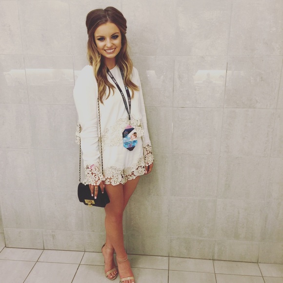 Meet your Posher, Taylor - Picture 3 of 6