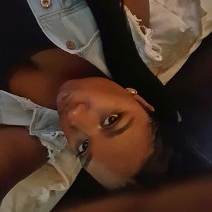 Meet your Posher, Shalexis