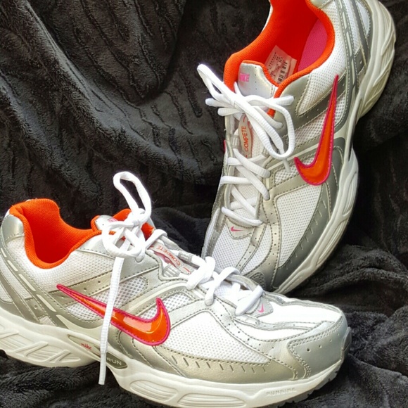 NIKE Compete Running Shoes
