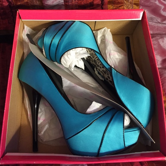 Turquoise heels  * I take offers ☺️