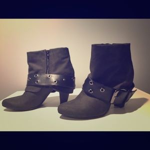 ✨Reduced Price✨ Decree booties