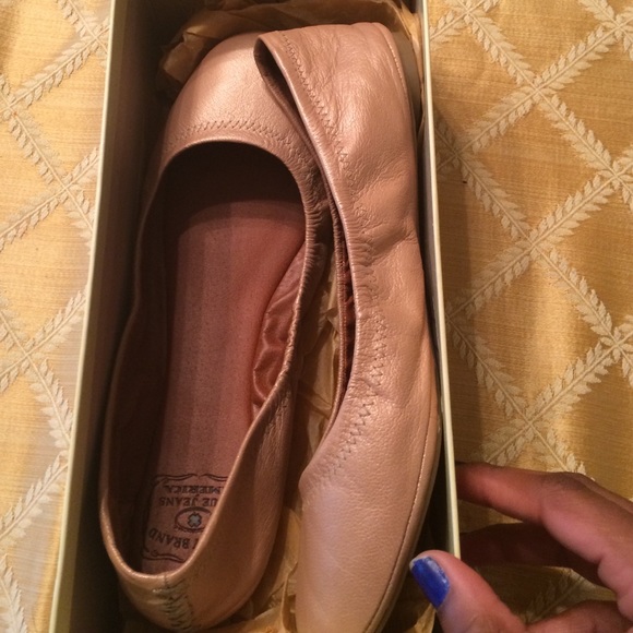 Lucky brand flats.