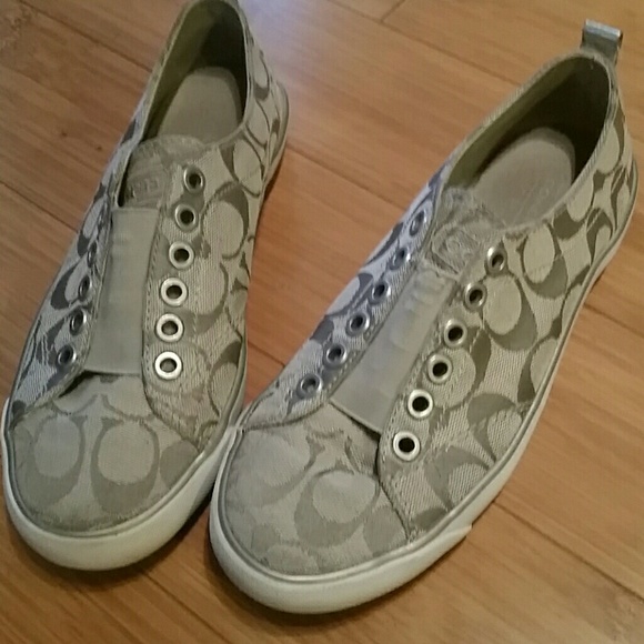 Coach flats