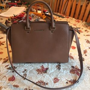 👝MICHAEL KORS LARGE SELMA👝
