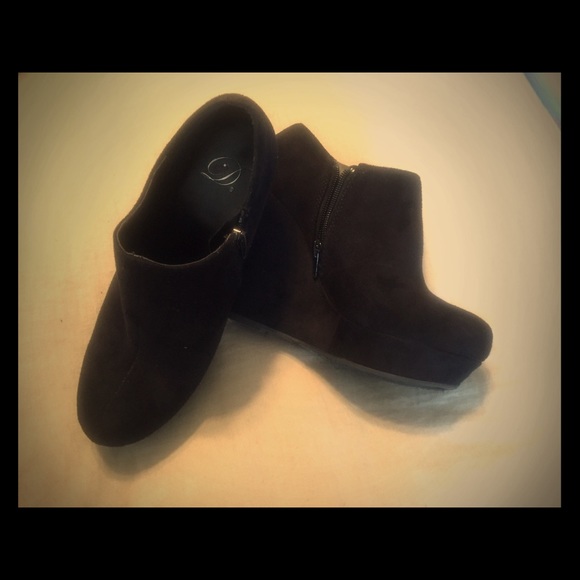 Black suede ankle boot wedges!!!