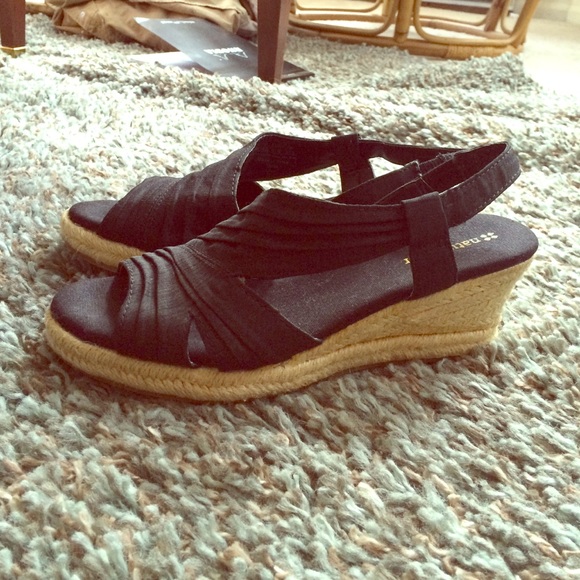 Black Naturalizer sandals