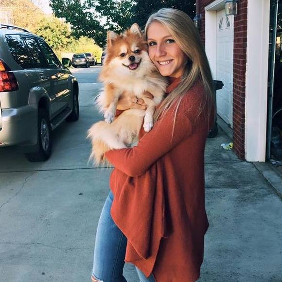 Meet your Posher, Caitlin