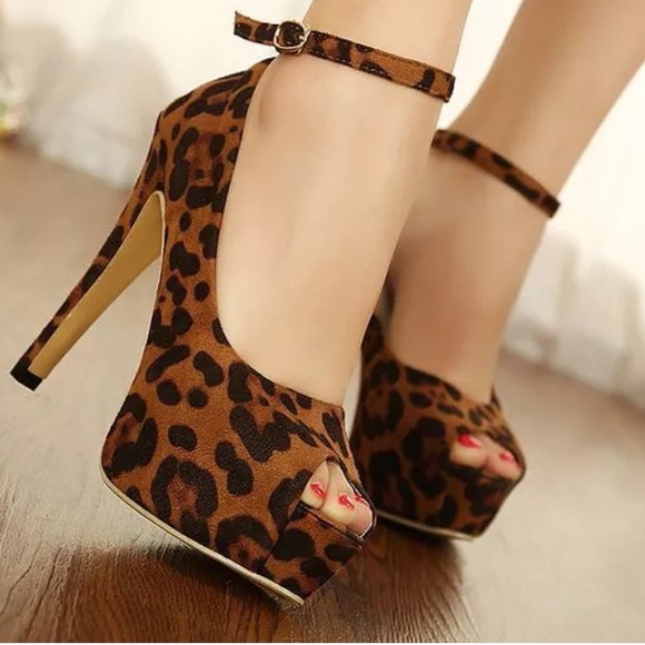 Leopard heels  * I take offers ☺️