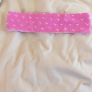 A men's/woman's sweat band for breast cancer