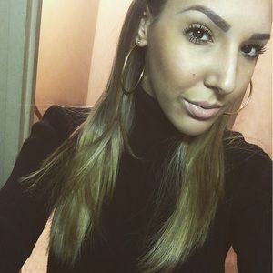 Meet your Posher, Addriana