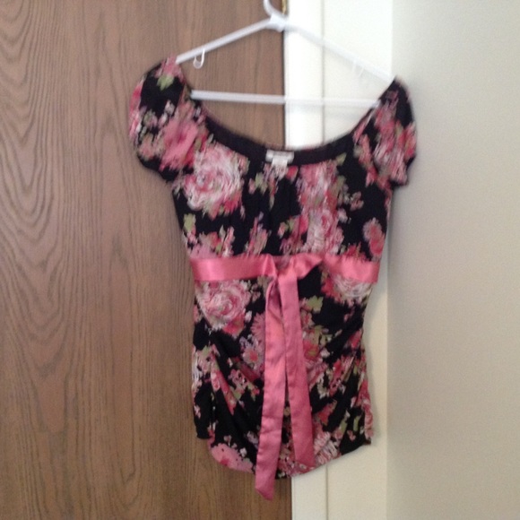 Woman's stylish Top from Dress Barn