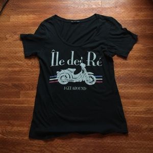 Scoop neck graphic tee