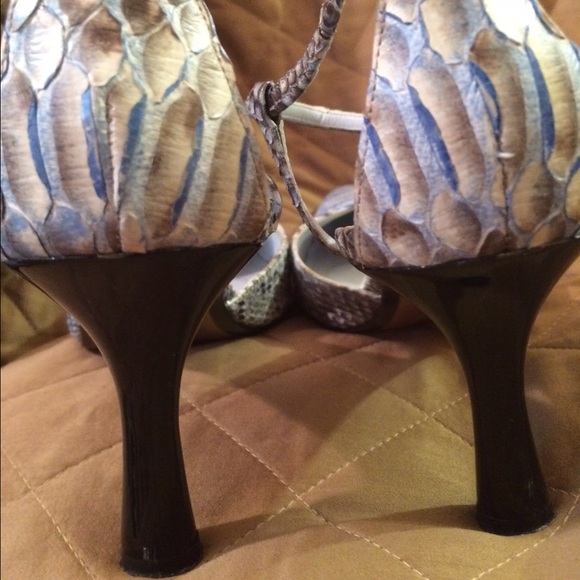 REED EVINS Snakeskin Heels - Picture 4 of 4