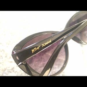 BETSEY JOHNSON SUNNIES