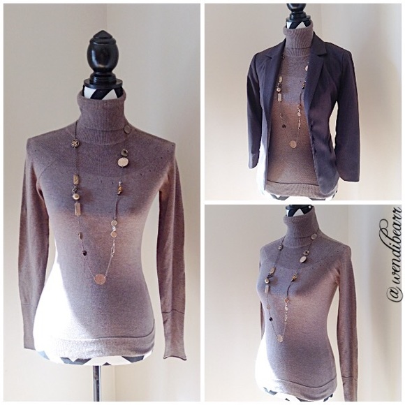 Banana Republic Sweaters - ☃BR. Warm&Cozy Turtleneck Light Weight Sweater☃