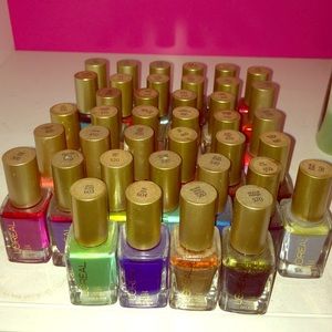 L'ORÉAL Nail Polish Collection