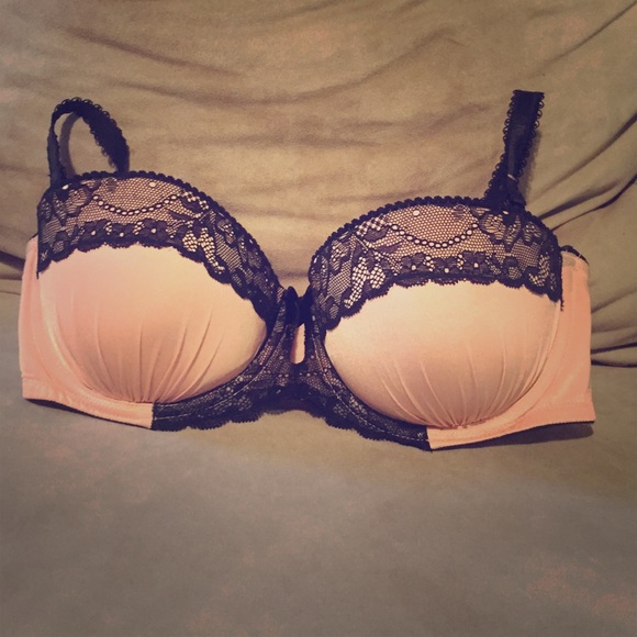 Never worn nude pink lace push up bra