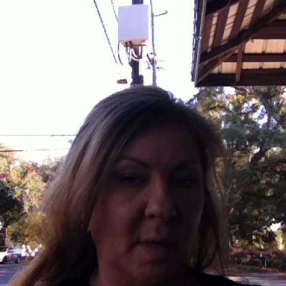 Meet your Posher, Lori - Picture 1 of 1