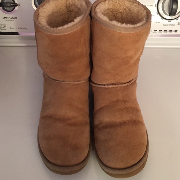 Preloved short sand uggs