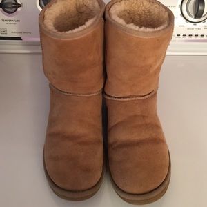 Preloved short sand uggs