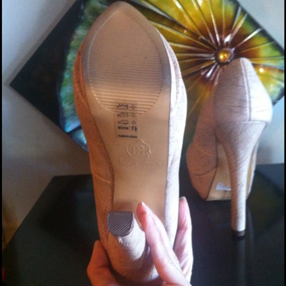 π₯DONATING 10/21 MAKE AN OFFER - Picture 4 of 4
