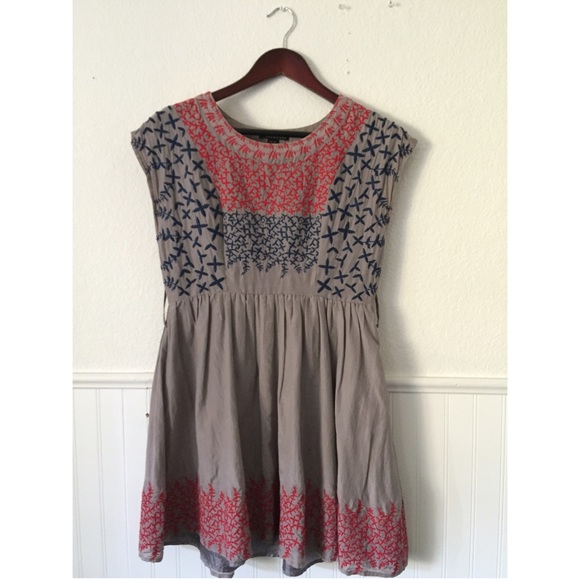 Forever 21 Dresses & Skirts - Forever 21 embroidered dress