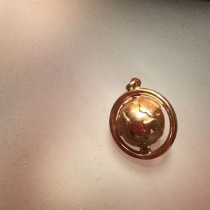 Super cute 10k gold globe pendent