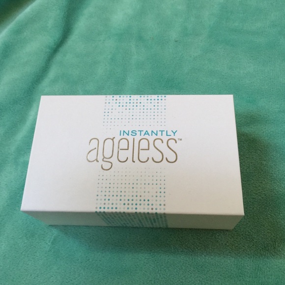 Instantly Ageless/ 1 sealed bx of 50 sachets.