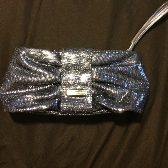 VS zipper clutch