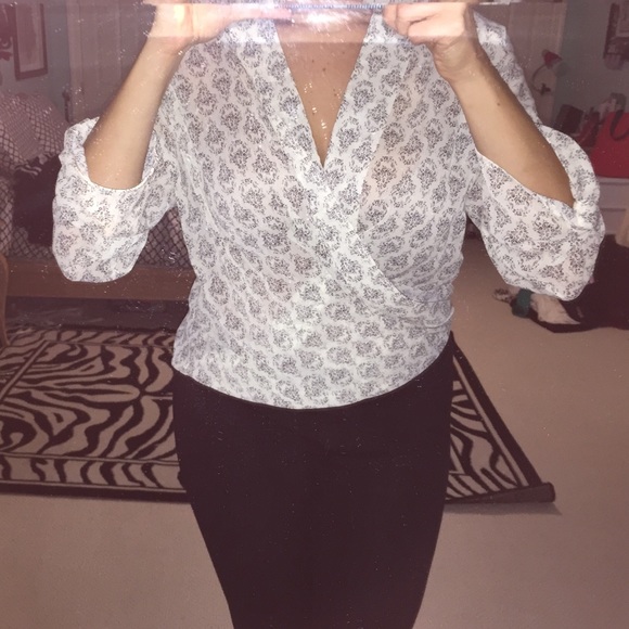 Sheer, classic patterned shirt, ivory and black.