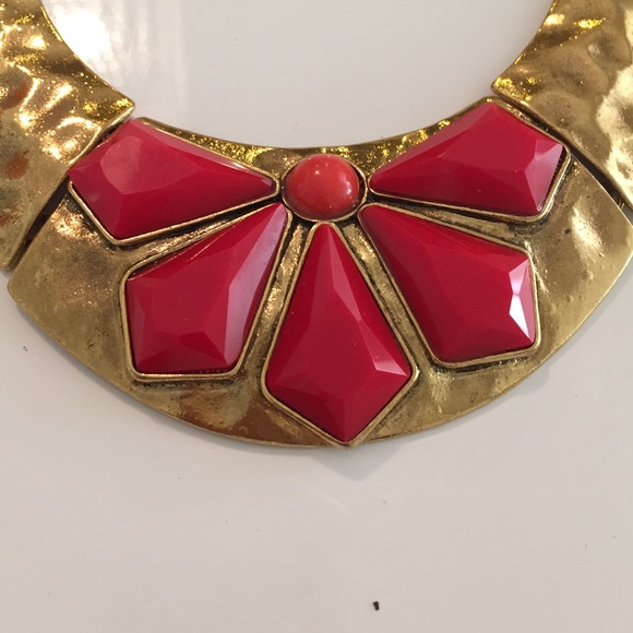 Red statement necklace - Picture 2 of 3