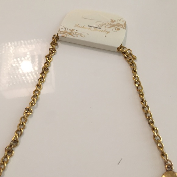 Red statement necklace - Picture 3 of 3