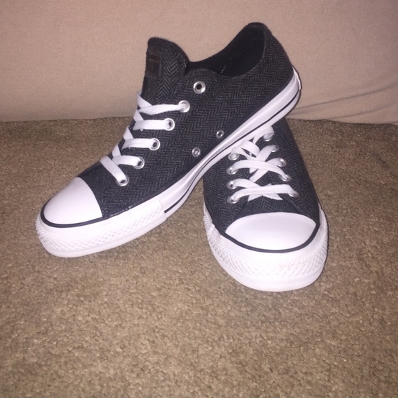 Gray and white Converse All Star Lo
