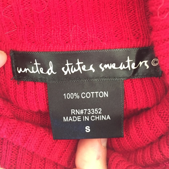 Classic Red Turtle Neck - Picture 3 of 4
