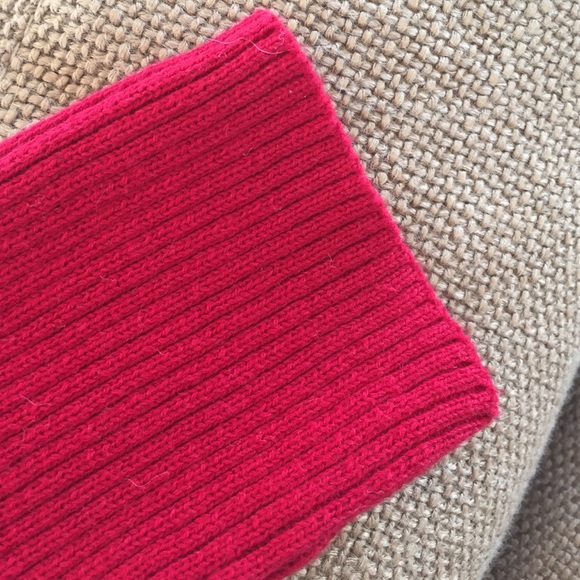 Classic Red Turtle Neck - Picture 4 of 4