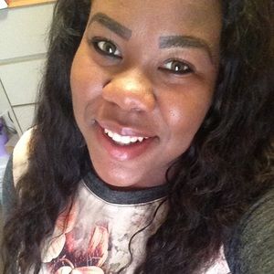 Meet your Posher, Renisha