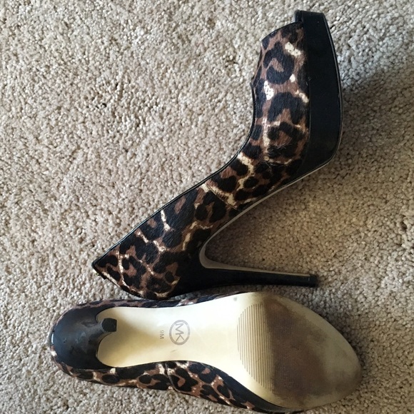 Michael Kors Leopard Heels - Picture 2 of 2