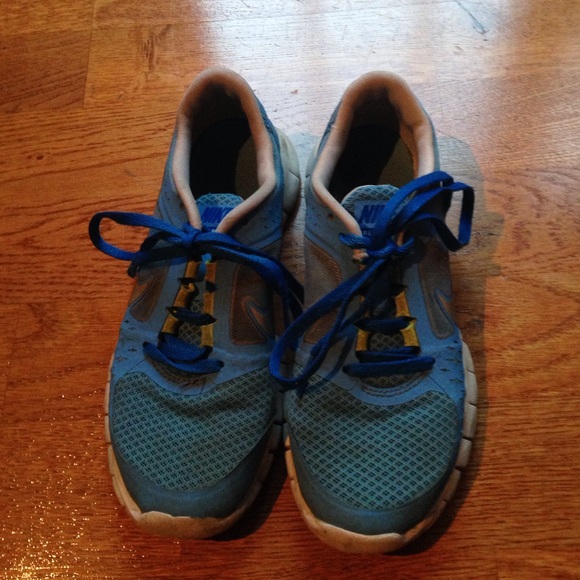 Nike Shoes - Nike free sneakers