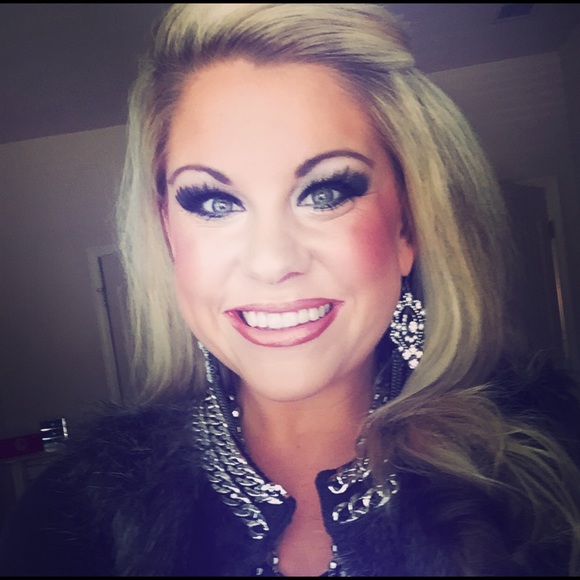 Meet your Posher, Kara