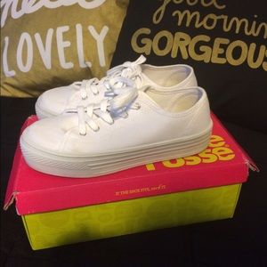 Platform canvas sneakers