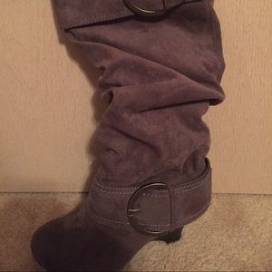 Gray wedge boots with buckle design
