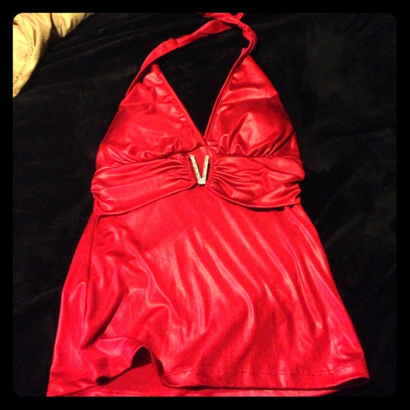 Spandex dress shirt. diamond v to accent